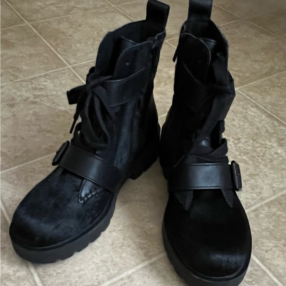 UGG BOOTS SIZE 8